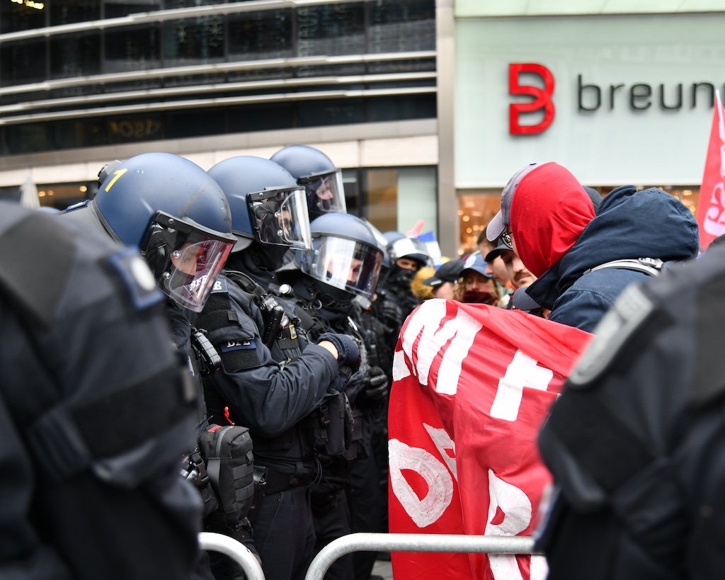 Auseinandersetzug mit der Polizei © Lokalbüro Auseinandersetzug mit der Polizei © Lokalbüro