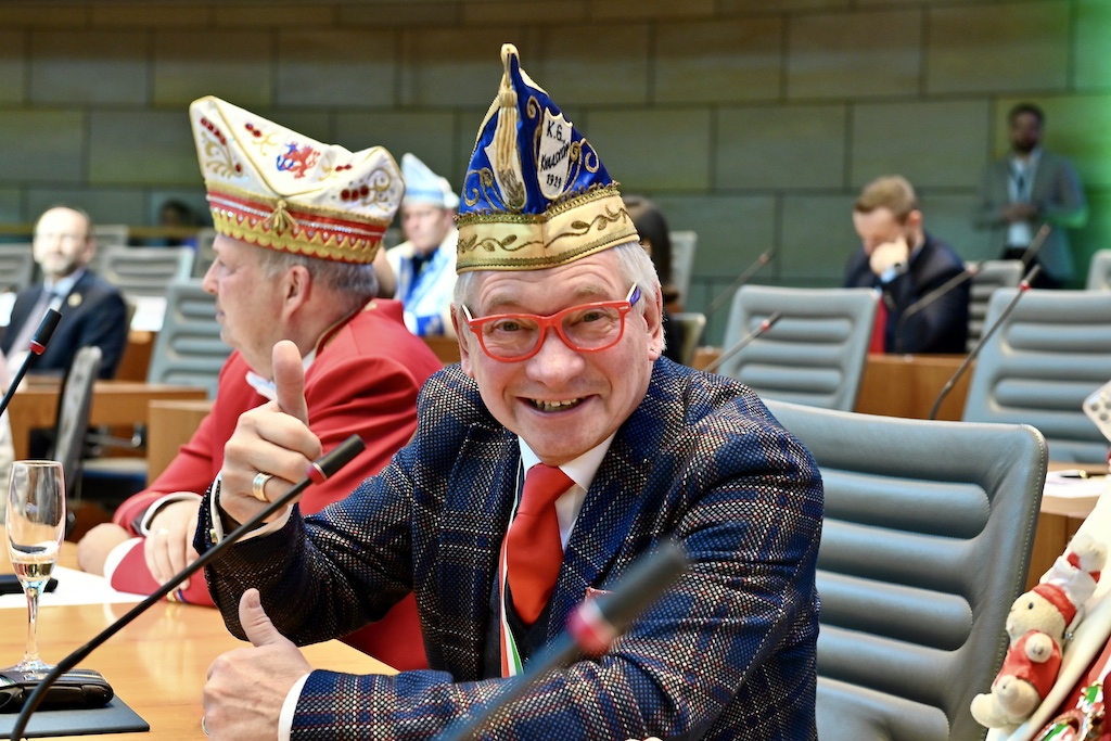 Landtag ehrt Jürgen Hilger aus Düsseldorf für Verdienste im Karneval mit dem Orden „Würdigung des Brauchtums“