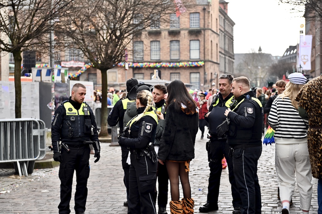 Altweiber: Ordnungsamt und Feuerwehr ziehen positive Bilanz