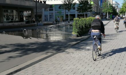 Neue Markierungen sollen Konflikte auf der Schadowstraße entschärfen