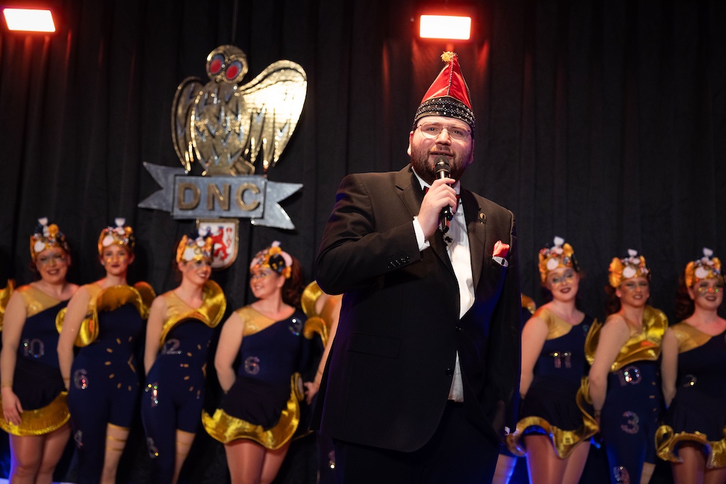 Närrischer Höhepunkt im Kolpingsaal: Die internationale Sitzung des Narrencollegiums begeistert Düsseldorf