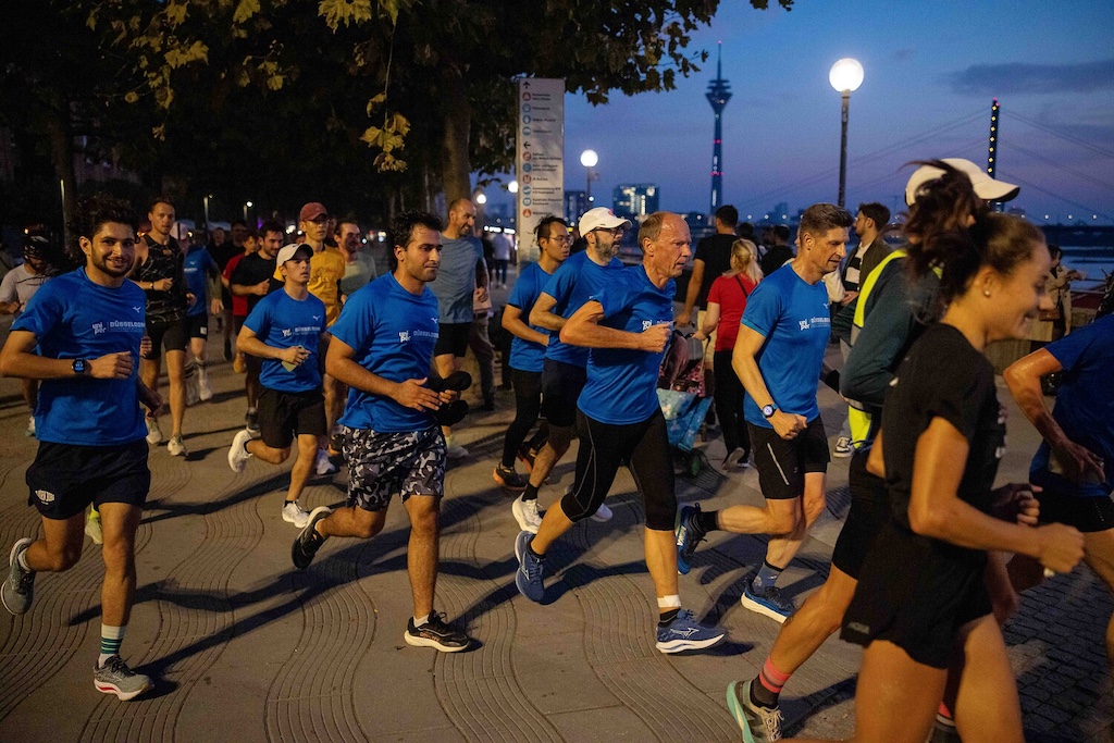 Ein Laufevent in besonderem Ambiente: Der erste Night Run begeistert Düsseldorf