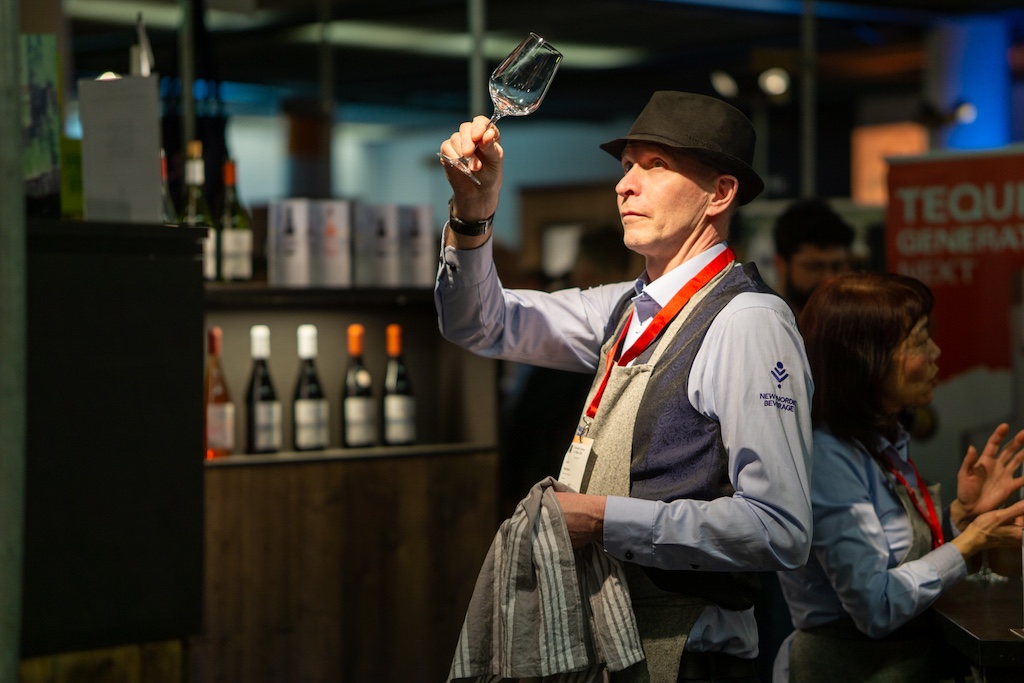 Weinmarkt im Wandel: Weiß- und Roséweine boomen, Rotwein verliert – Alkoholfreie Alternativen im Aufschwung