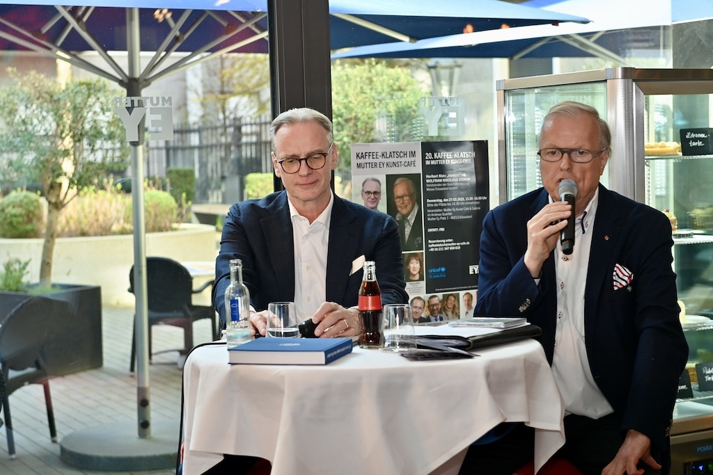 Heribert Klein talkte mit Messe-Chef Wolfram Diener beim 20. Kaffee-Klatsch im Mutter Ey Kunst Kaffee in der Düsseldorfer Altstadt im Andreas Quartier