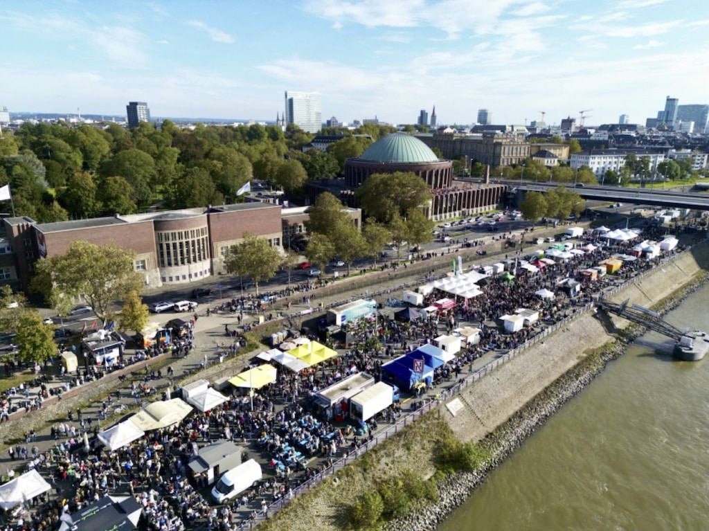 Düsseldorfer Fischmarkt startet in die neue Saison: Kulinarische Vielfalt am Rhein