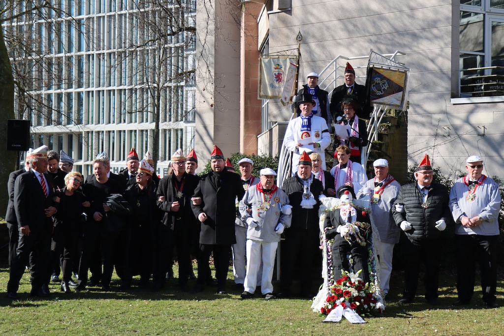 Hoppeditz-Beerdigung mit unerwarteter Wendung