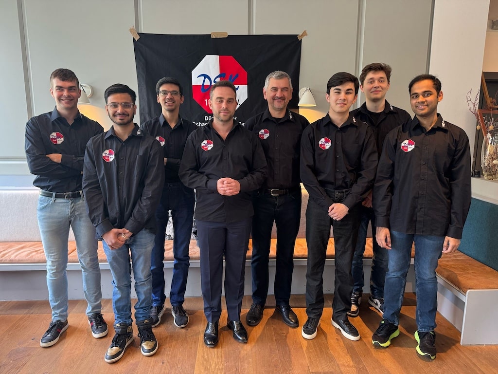 v.l Jorden van Foreest, Raunak Sadhwani, Anish Giri, Wadim Rosenstein, Victor Bologan, Javokhir Sindarov, Andrey Esipenko sowie Arjun Erigaisi. © Düsseldorfer SK