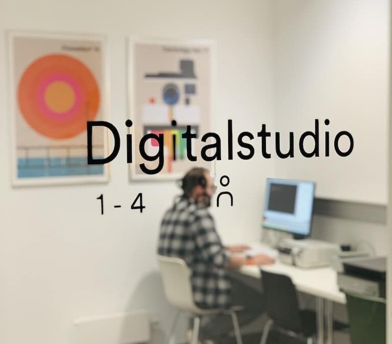 Analoge Medien einfach selber digitalisieren im Digitalstudio der Zentralbibliothek
