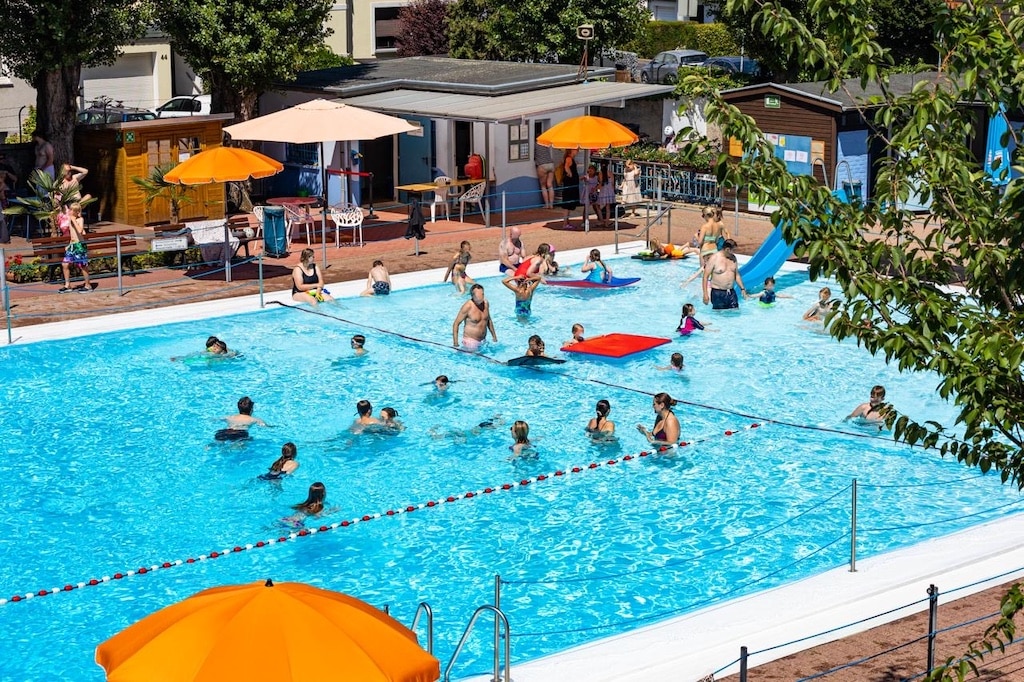 Flossen weg öffnet am 27. April um 11 Uhr