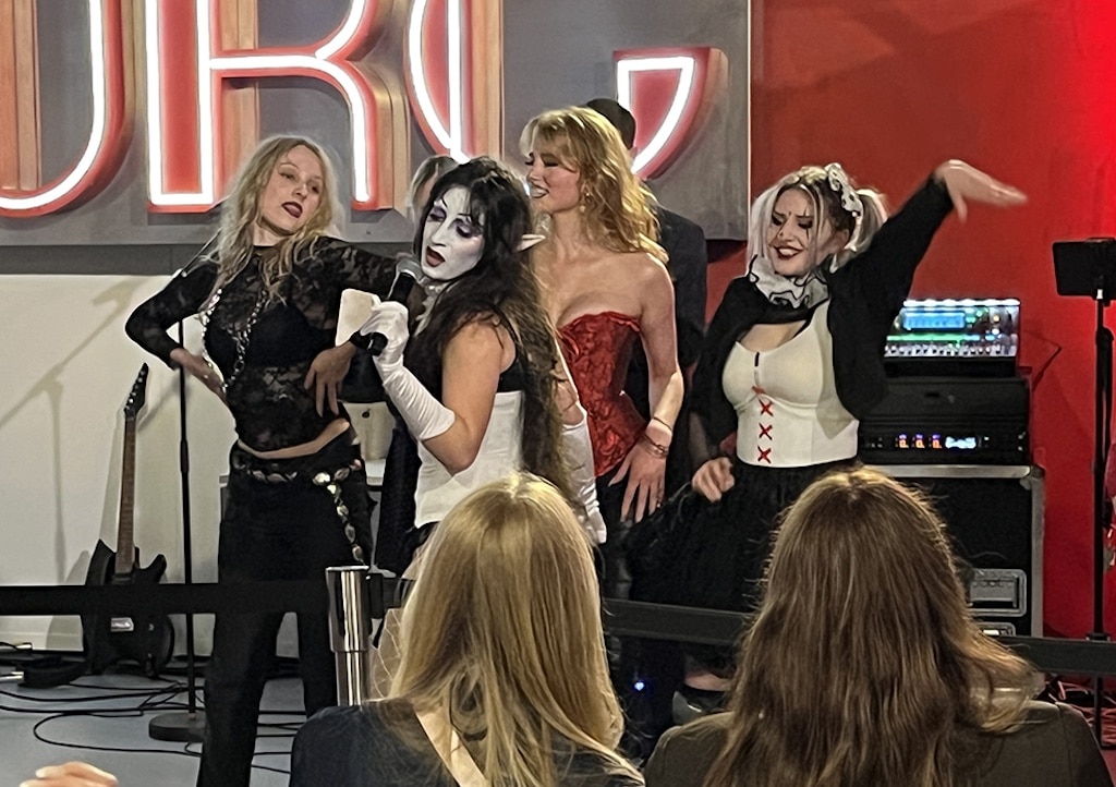 m Filmmuseum spielten und sangen Studenten Szenen und Lieder aus dem Kultmusical "Rocky Horror Show". © LB / Manfred Fammler