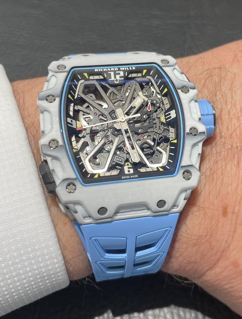 Raubüberfall auf offener Straße in der Stadtmitte – Polizei sucht Zeugen