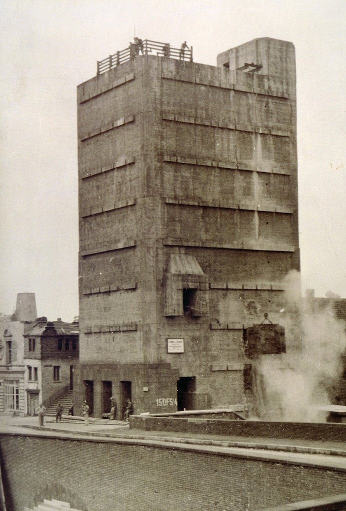 01_Hochbunker Fenstersprengung (1) Eindrucksvoll ist der Hochbunker in Kaiserswerth noch immer. © HBV Kaiserswerth