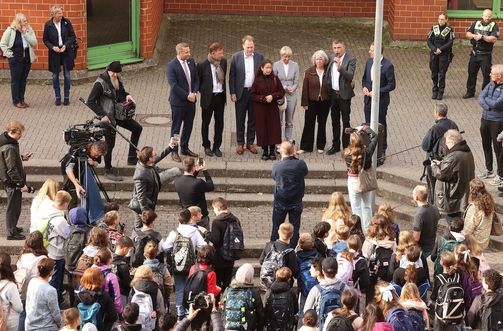 1.200 Schülerinnen und Schüler aus Erkrath beziehen Schulgebäude in Benrath