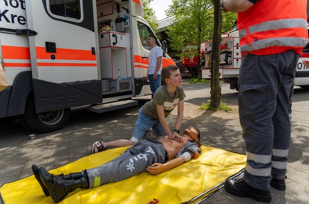 Ordnungsamt und Feuerwehr präsentieren sich auf der Blaulichtmeile der Bundeswehr
