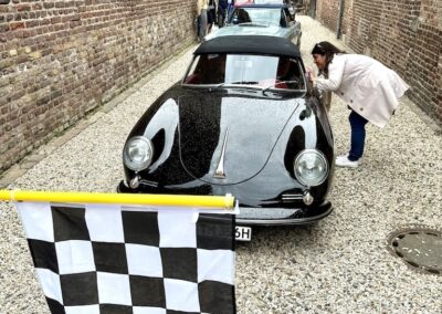Herrliche Autos von anno 1960 fuhren genauso gut wie die Youngtimer vom Lohauser Hof ihre Runde bis nach Essen und zurück © Lions Club Düsseldorf-Schloss Kalkum