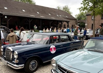 Herrliche Autos von anno 1960 fuhren genauso gut wie die Youngtimer vom Lohauser Hof ihre Runde bis nach Essen und zurück © Lions Club Düsseldorf-Schloss Kalkum