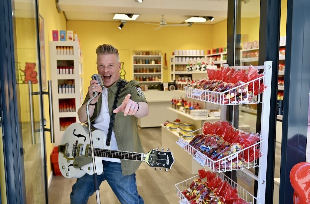 König der Gummibärchen singt Songs vom König des Rock´n´Roll“