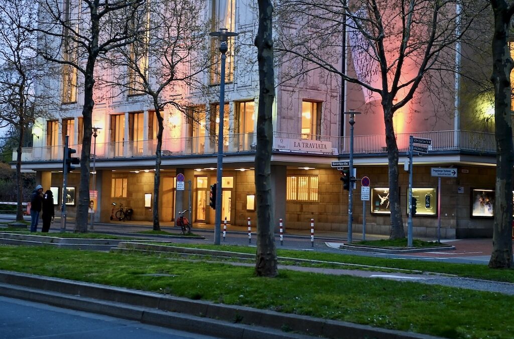 Wettbewerb zum Neubau des Düsseldorfer Opernhauses der Zukunft: Acht Entwürfe weiter im Rennen
