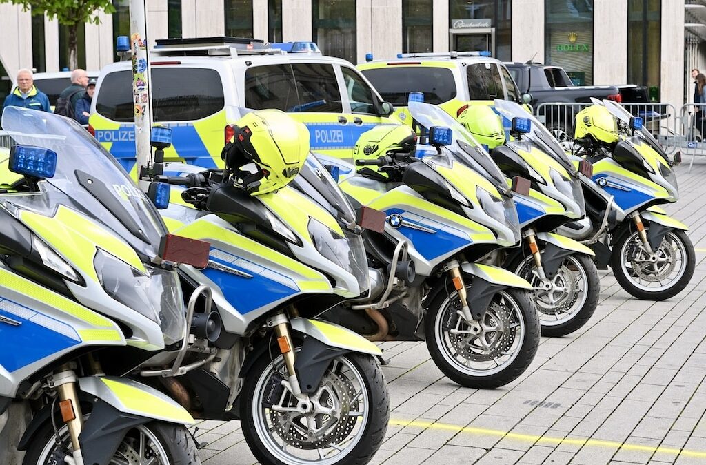 Streit um Drogen eskaliert in Düsseldorf – Mann schlägt mit Nothammer zu