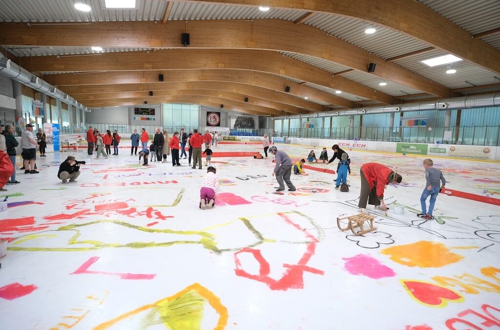 OB Dr. Keller besuchte Premiere des inklusiven DEG-Eismalens an der Brehmstraße