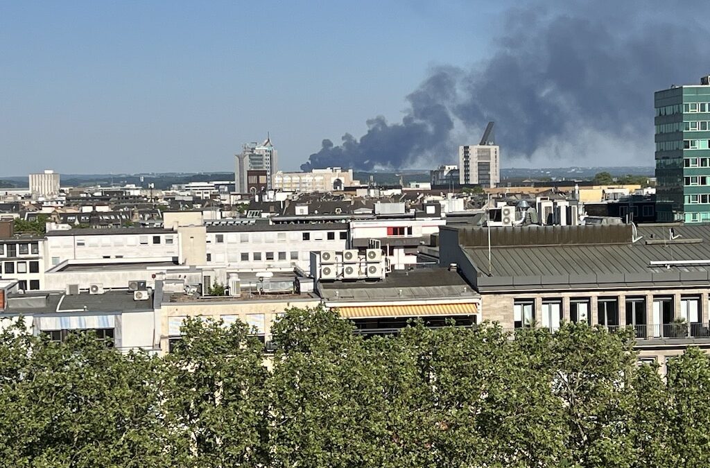Großbrand in Erkrath – Feuerwehr Düsseldorf leistet überörtliche Hilfe