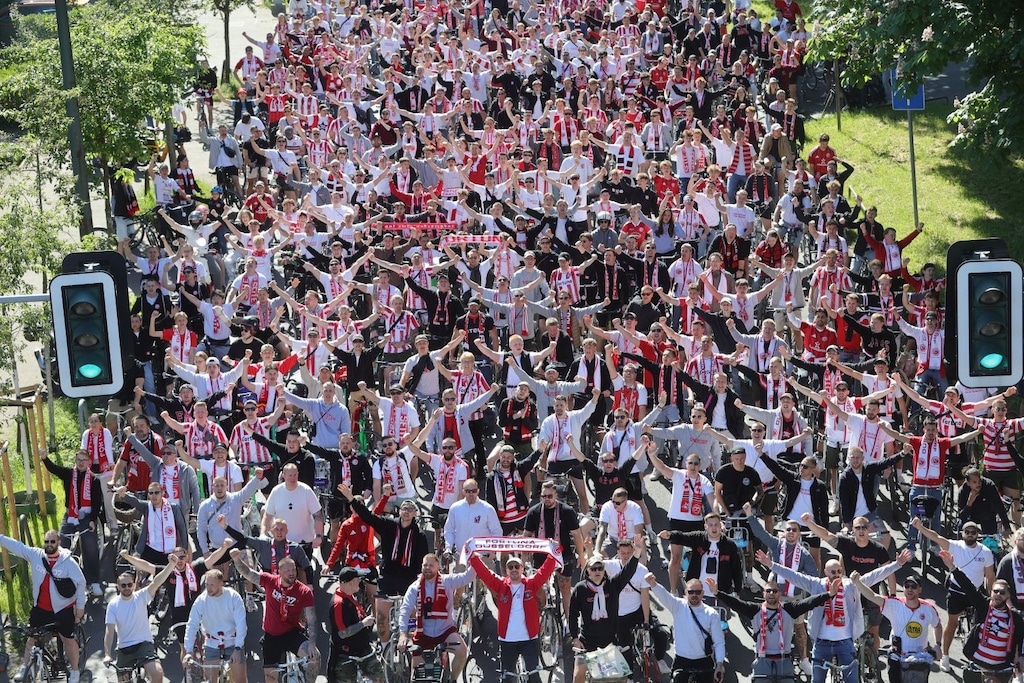 Fahrradkorso zum letzten Heimspiel der Saison