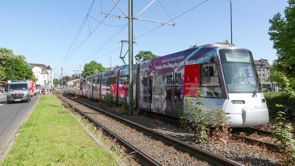 Schwerer Straßenbahnunfall in Düsseldorf-Holthausen