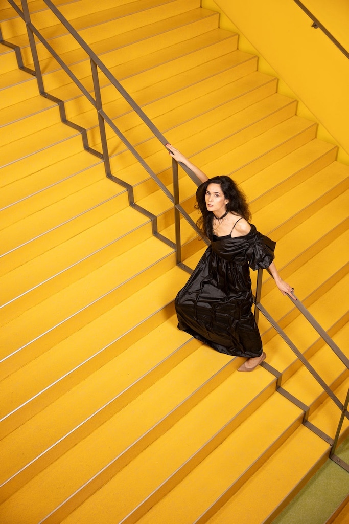 Dr. Elsa Garcia Tarraga tanzt gern aus der Reihe. Und das macht sie gut © Komische Oper am Rhein Dr. Elsa Garcia Tarraga tanzt gern aus der Reihe. Und das macht sie gut © Komische Oper am Rhein