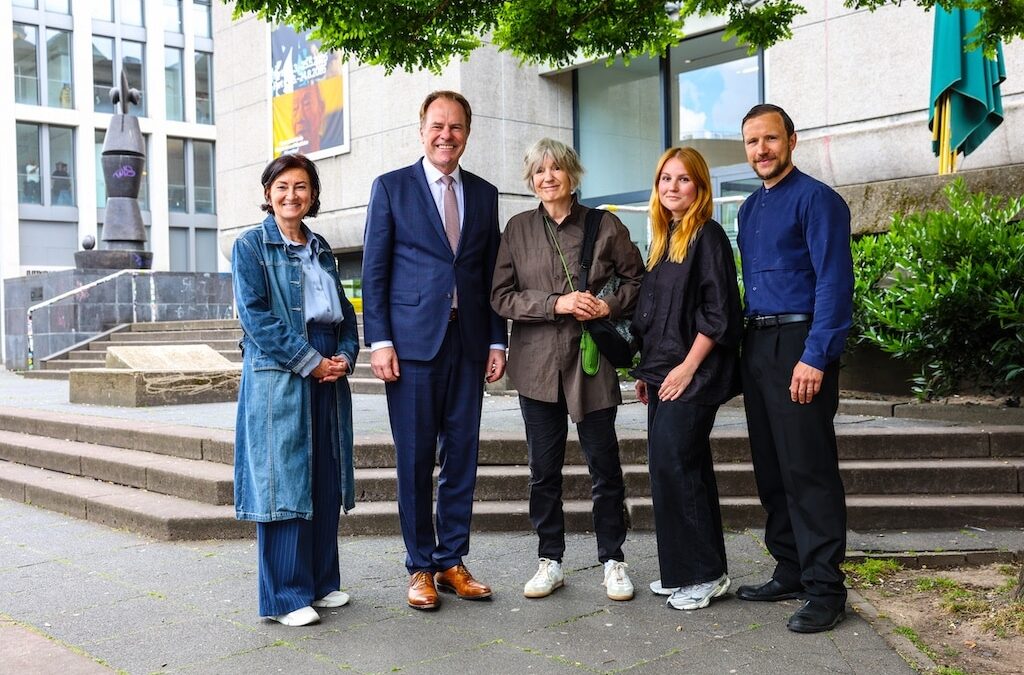 Landeshauptstadt Düsseldorf ehrt die Fotokünstlerinnen Ursula Schulz-Dornburg und Farah Al Qasimi