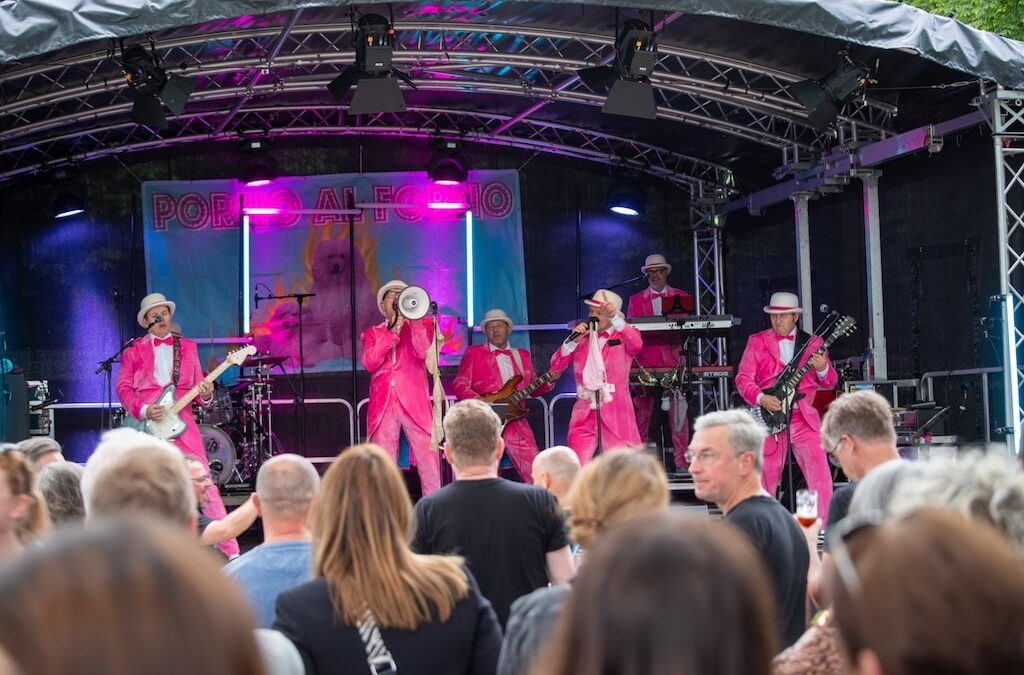 Galopprennen und Party: Mittsommer-Renntag in Düsseldorf