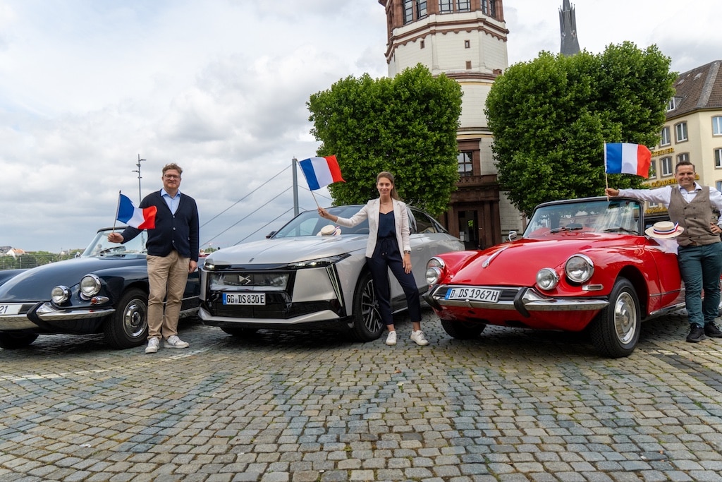 Thomas Kötter, Geschäftsführer der Destination Düsseldorf und Veranstalter des Frankreichfestes, Dorothea Knell, Head of PR Stellantis Premium Brands Germany und Mika Hahn, Automobilexperte, Center Manager der Classic Remise Düsseldorf © LB / Olaf Oidtmann