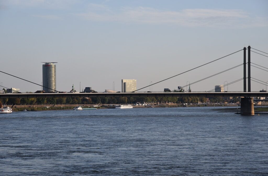 Theodor-Heuss-Brücke: Sonderprüfung und Instandsetzungsarbeiten an den Kragarmen