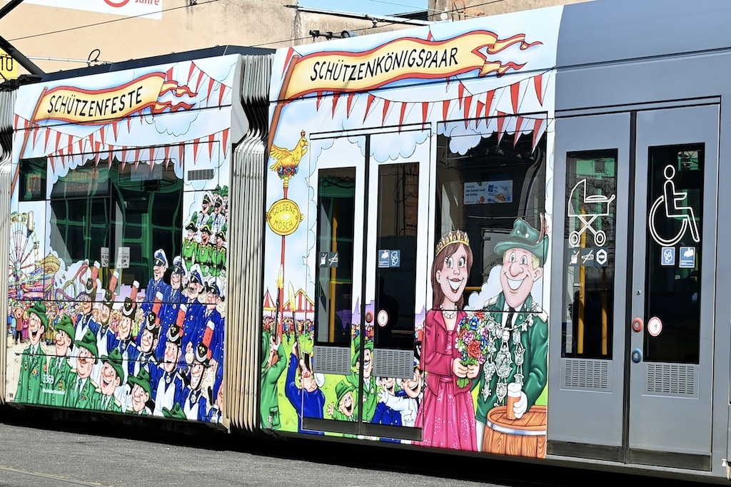 Mit der Brauchtumsbahn zur Kirmes © Lokalbüro