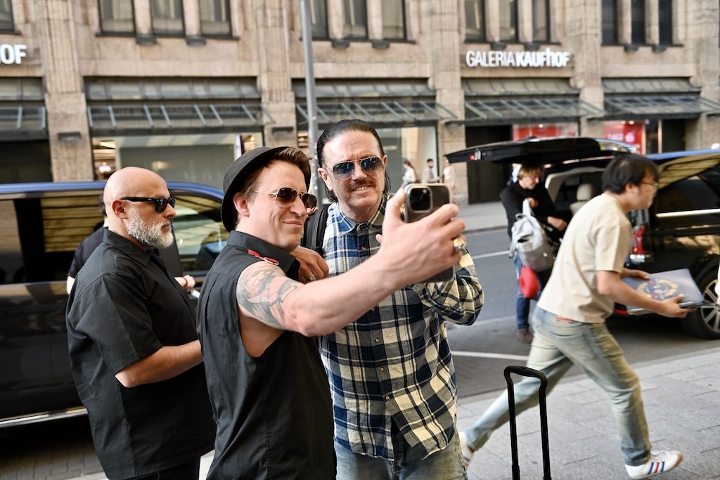 Selfie mit einem Bandmitglied © Lokalbüro