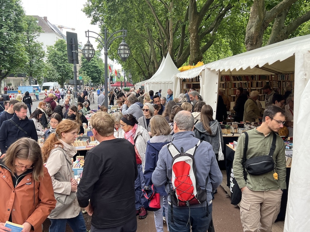 Bücherbummel auf der KÖ © Lokalbüro