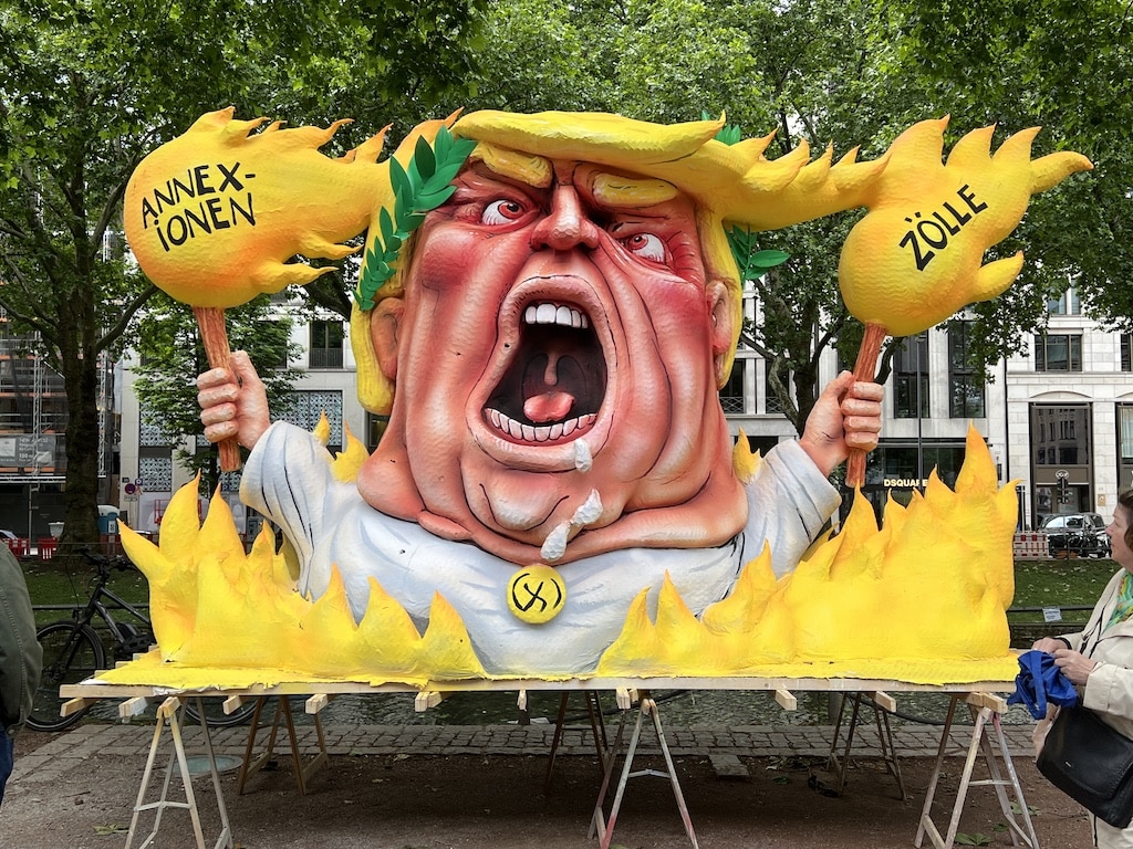 Rosenmontagswagenmotive des Düsseldorfer Künstlers Jacques Tilly © Lokalbüro