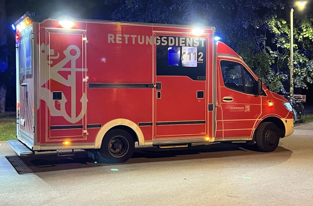 Rath – Schwerer Verkehrsunfall an Haltestelle: 48-Jähriger von Straßenbahn erfasst