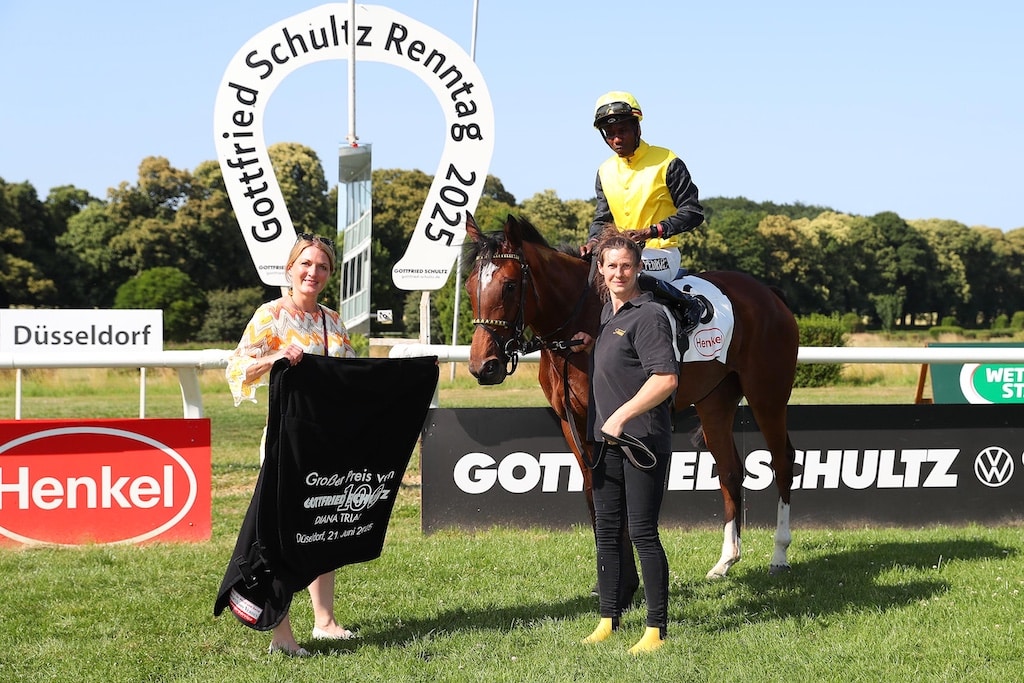 Raposa siegt unter Eduardo Pedroza im Großer Preis von Gottfried Schultz - Diana Trial, Listenrennen am 21.06.2025 Renntag in Düsseldorf. Copyright by Marc Ruehl -
