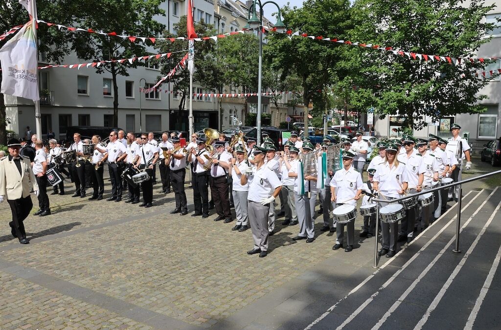 Großer Festumzug und bunte Kirmes beim Schützenfest Flingern 2025