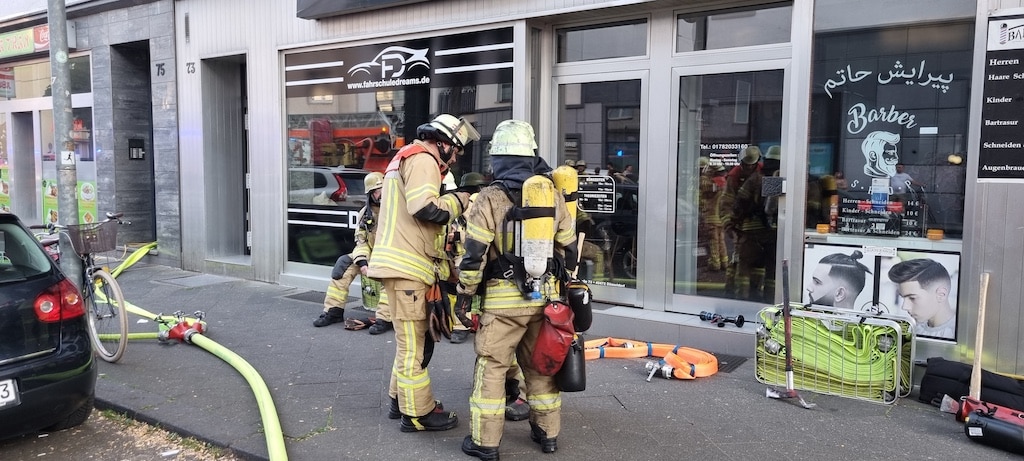 Kellerbrand in Mehrfamilienhaus in Düsseldorf-Rath – keine Verletzten