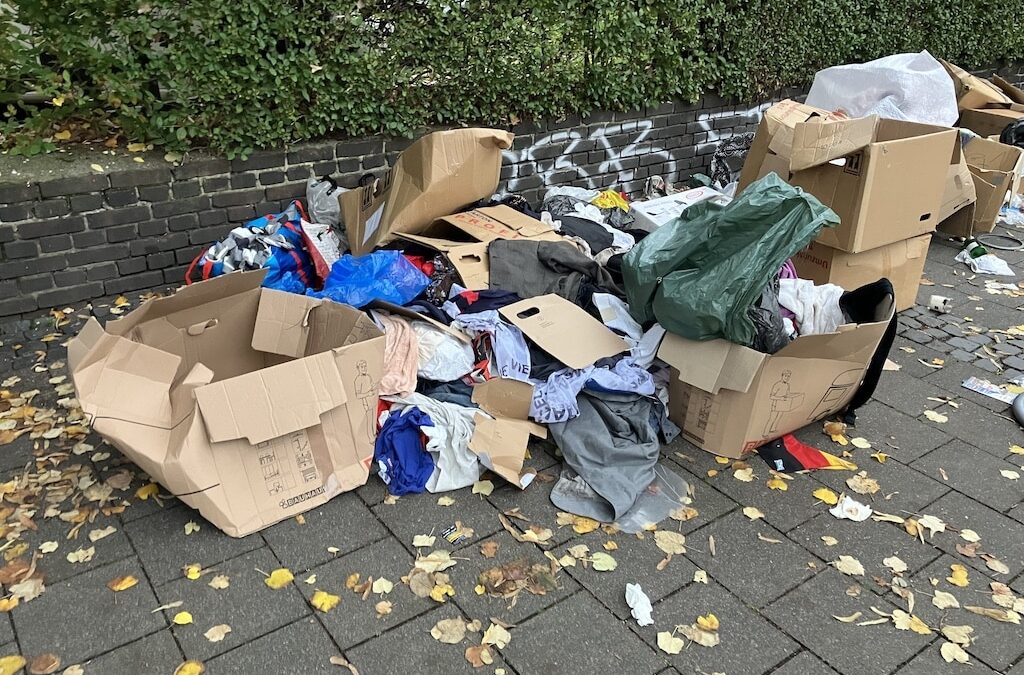 Illegale Müllentsorgung: Zwei Verursacher identifiziert – Bußgelder in Höhe von 1.500 Euro verhängt