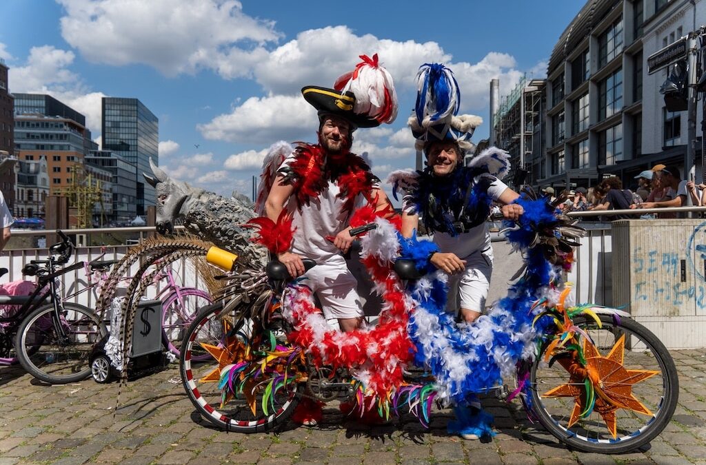 Mit Karnevalsgeist aufs Podium: „Die fliegenden Prinzgardisten“ erobern Platz 3 beim Red Bull Sattelfest