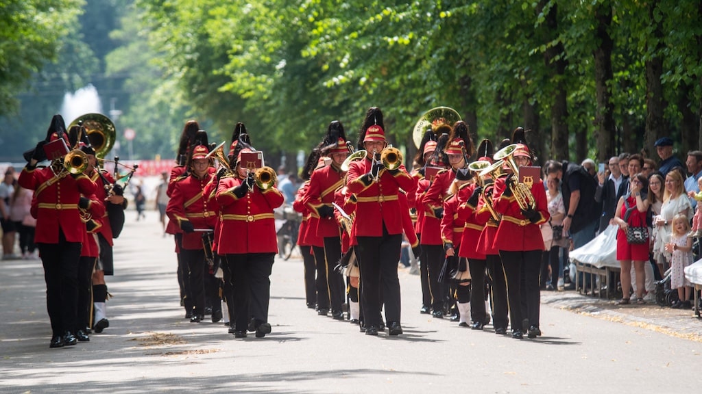 Höhepunkt des Schützenfestes: Festzug und Parade begeistern Düsseldorf