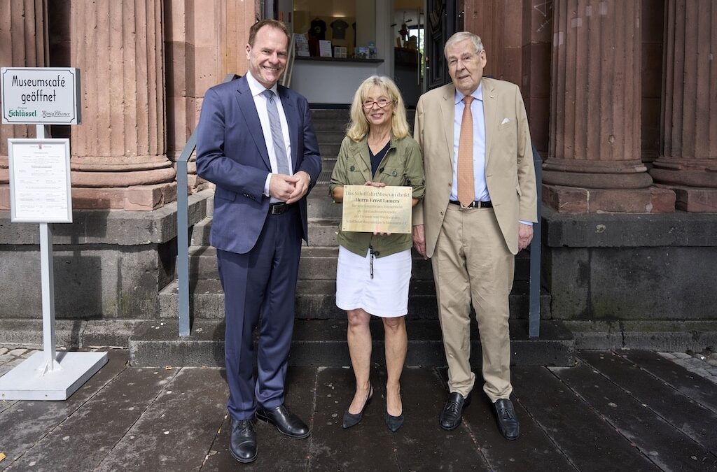 Ehrenplakette am SchifffahrtMuseum: OB Keller würdigt Verdienste von Ernst Lamers