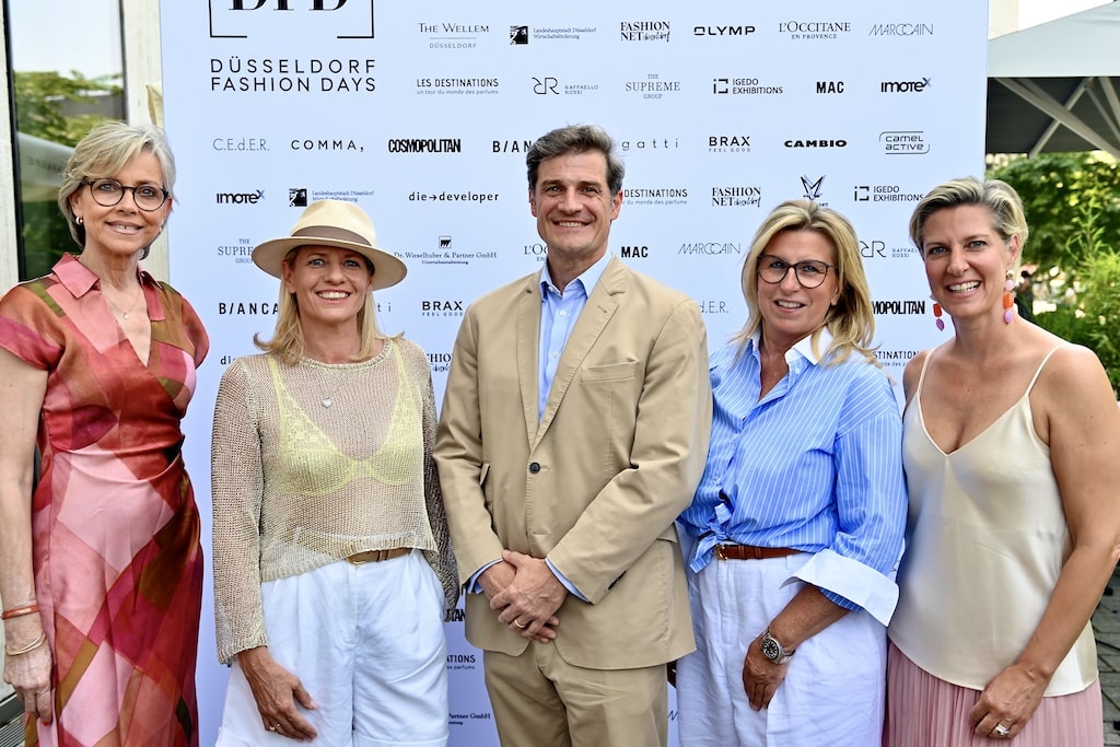 (v.l.): V.l.: Ulrike Kähler und Aline Müller-Schade, Fashion Net, Wirtschaftsdezernent Christian Zaum, Bernadette Bitterroff, Inhaberin Agenturen Bitterroff, Andrea Greuner, Fashion Net © Lokalbüro Düseldorf