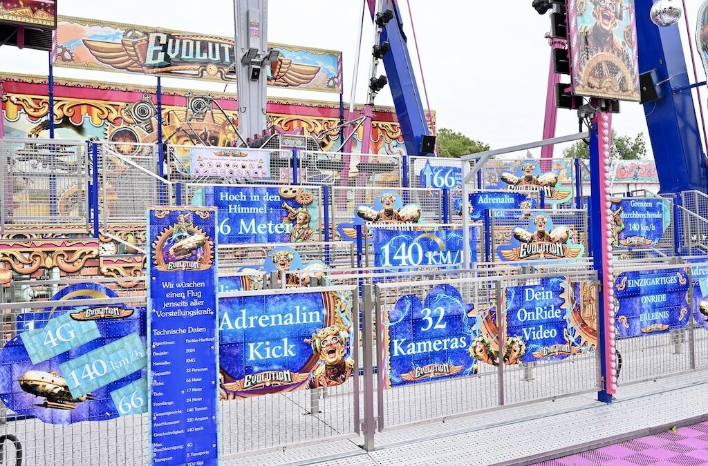 Größte Kirmes am Rhein: Flugspaß mit 140 km/h