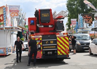 Feuerwehr aus Düsseldorf, Köln und die Werksfeuwehr von Mercdes proben den Ernstfall © Lokalbüro