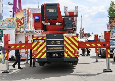 Feuerwehr aus Düsseldorf, Köln und die Werksfeuwehr von Mercdes proben den Ernstfall © Lokalbüro