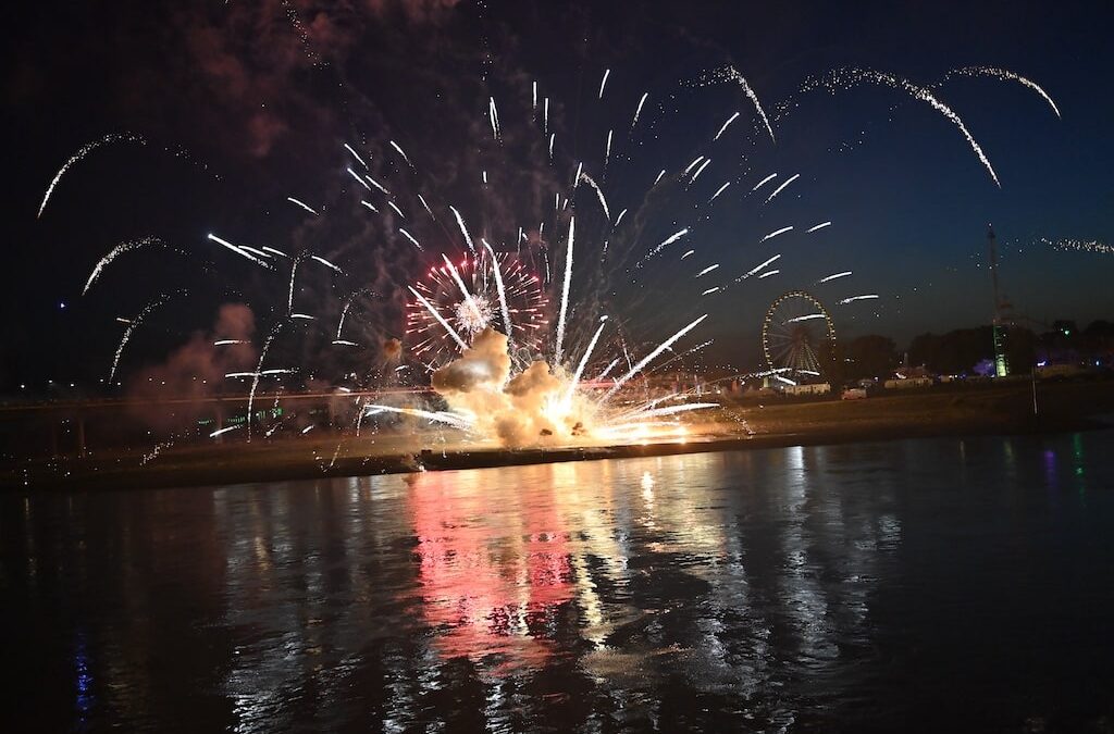 Explosionen beim Feuerwerk: Ursache für Kirmes-Unfall weiter unklar