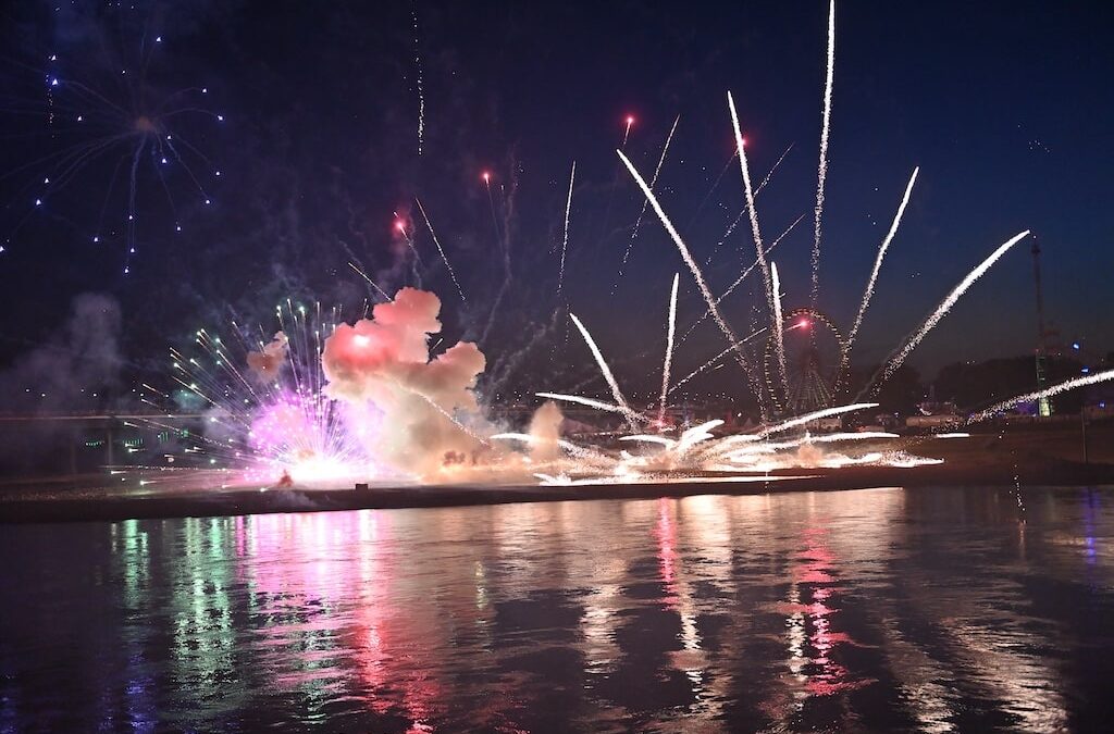 Zwischenfall beim Abschlussfeuerwerk der Rheinkirmes: 19 Verletzte – Vier Personen schwer verletzt
